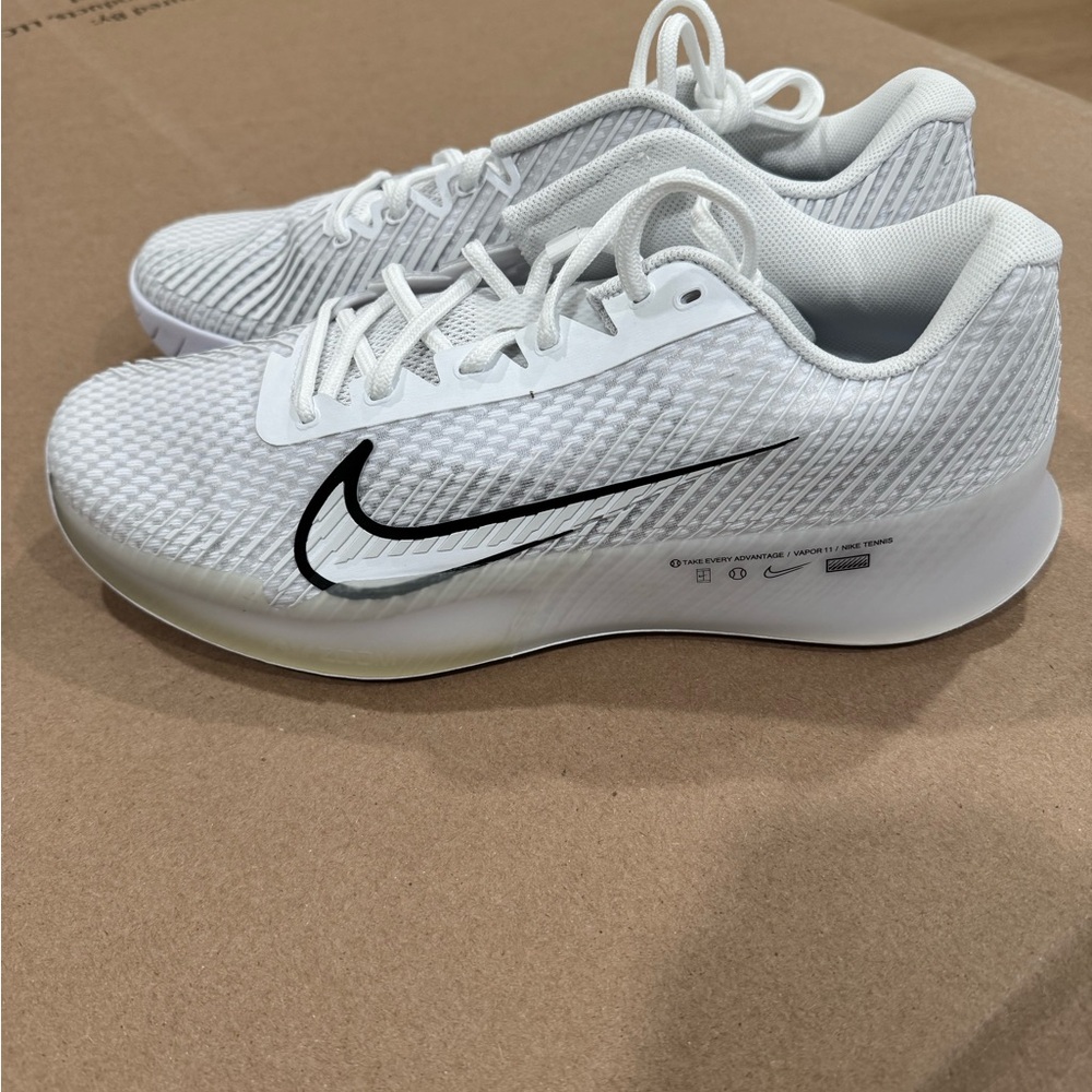 Nike Men's NikeCourt Air Zoom Vapor 11 Tennis Shoes Brand New!